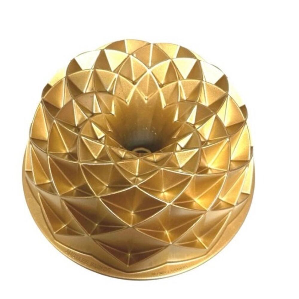 NordicWare Jubilee Gold Bundt Cake Pan 10 Cups 2.4 Liters